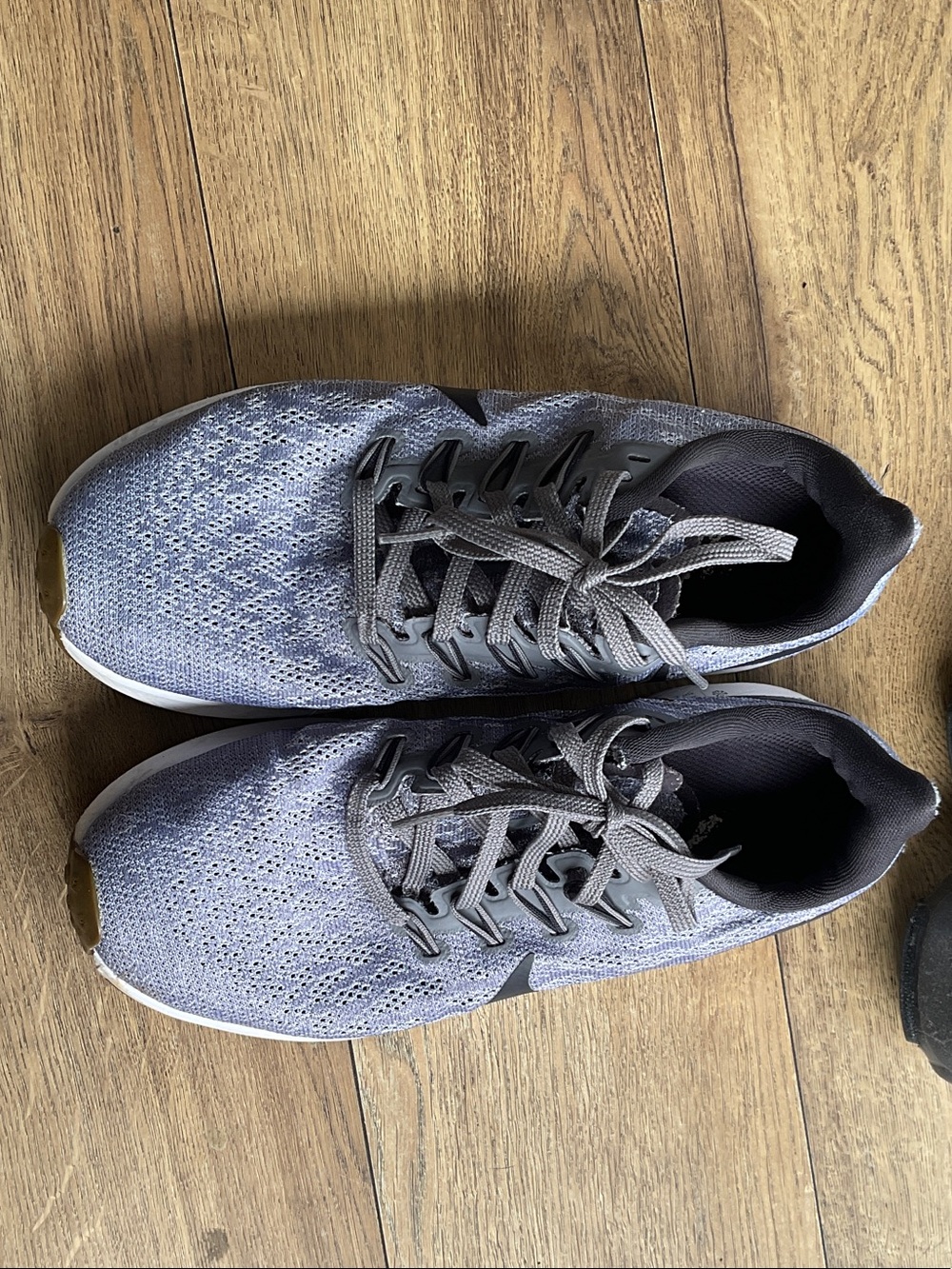 Nike Women's Light Gray Knit Athletic Running Shoes
